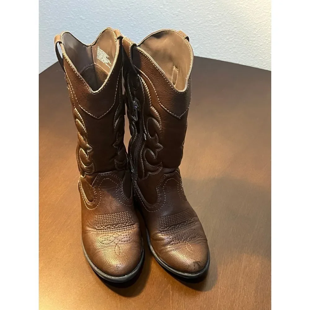 Cat & Jack Cute kids boots size 13‎